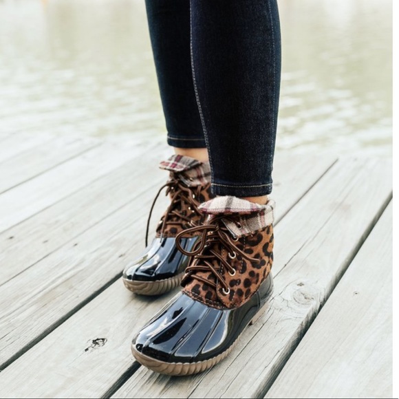 NEW ARRIVALS Ladies Leopard Duck Boots - Picture 3 of 3